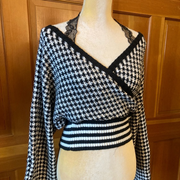 Lace Strap Batwing Sleeve Sweater - Picture 4 of 16